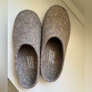 Kyrgies wool slippers in Oatmeal. EU size 40, US size 9.5